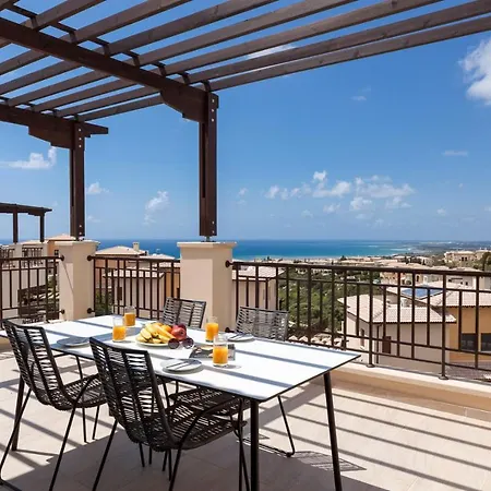 Town House In Sleeps 4 With Pool And Air Con * Kouklia